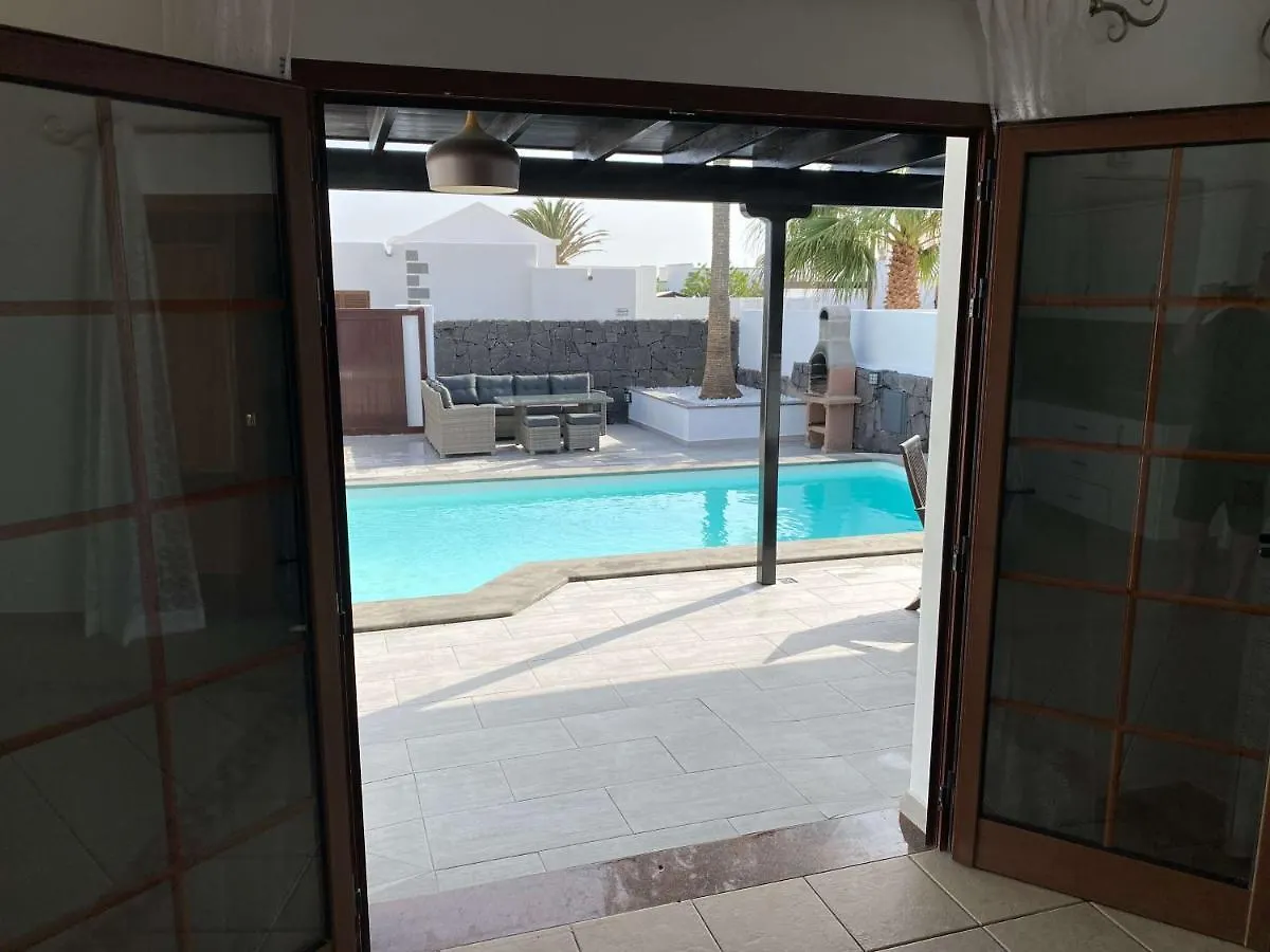 Stunning Villa Arabella - Heated Pool - Bbq - Amazing Terrace - Playa Blanca Spain